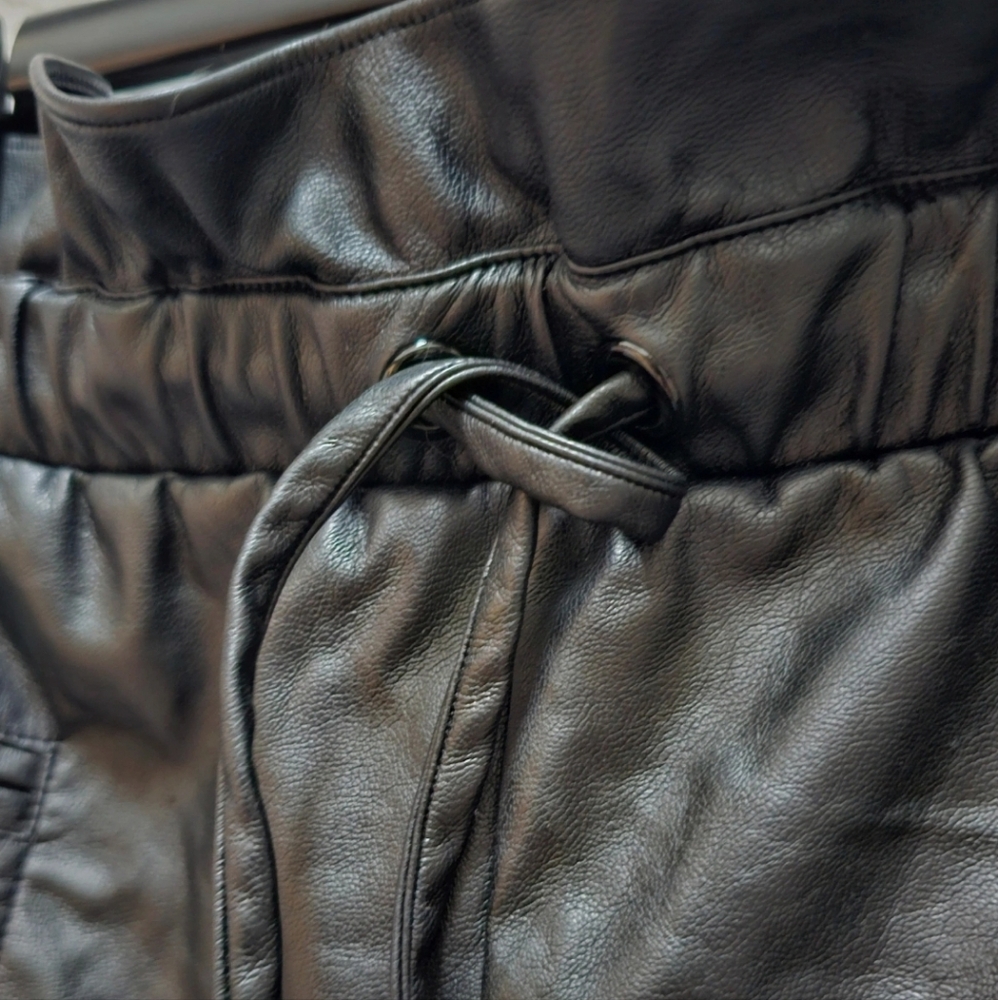 Kendall + Kylie Black Vegan Faux Leather Paper Bag Shorts - Picture 3 of 6